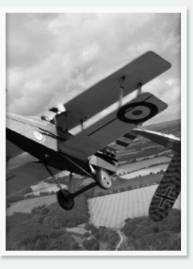 Aeroplanes in dogfight